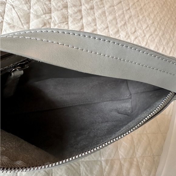 🆕 ВР. Faux Leather Light Grey Clutch with Slip Handle. 🩶🩶🩶 Brand NWT - Picture 3 of 5